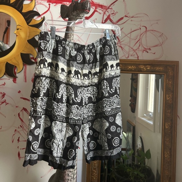 Elephant Print Black and White Boho Hippie Shorts Free Size - Picture 16 of 16
